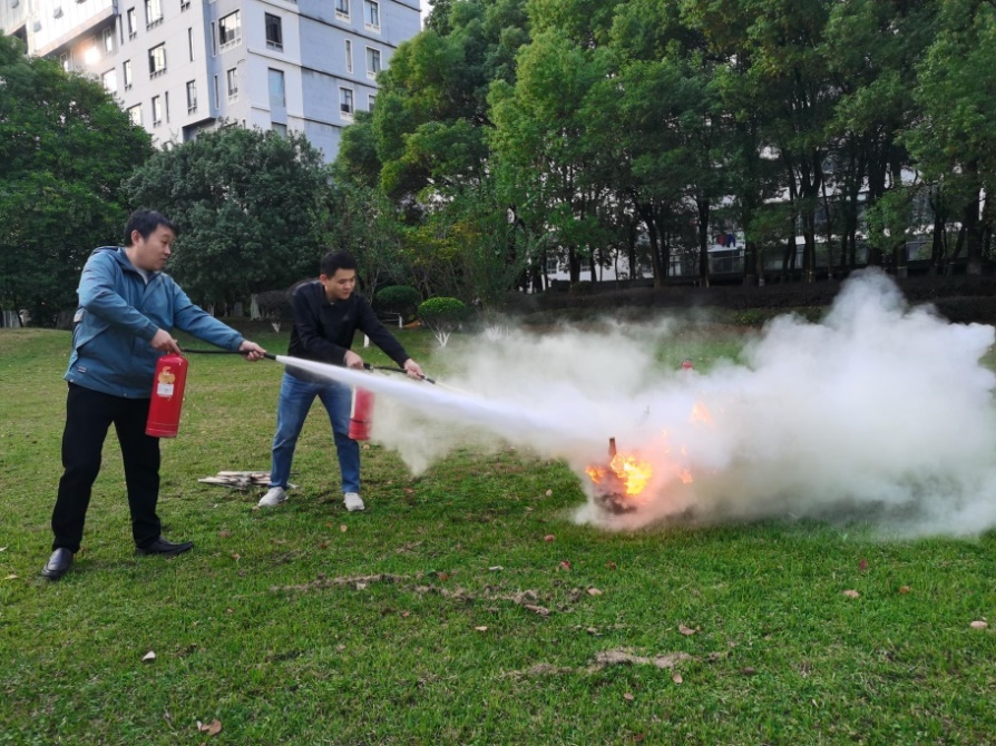 共筑安全防線，照亮前行之路 ——運營中心開展年度消防演練活動